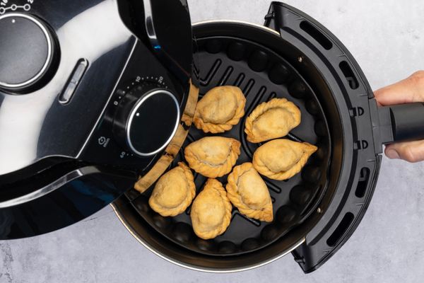 Cuisena Air Fryer Silicone Square Basket Black 21cm - Image 3