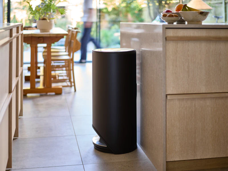 Joseph Joseph Arc 30L Bin - Carbon Black - Image 5