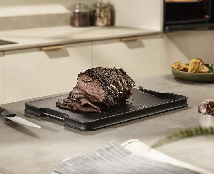 Joseph Joseph Cut & Carve Plus XL Chopping Board Black - Image 5
