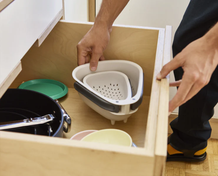 Joseph Joseph Droplet Mini Compact Colander with folding handles - Image 5