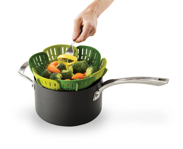 Joseph Joseph Duo Folding Steamer Basket (Green) - Self-adjusting design fits a variety of pan sizes – minimum 18 cm (7 inches) - Image 3