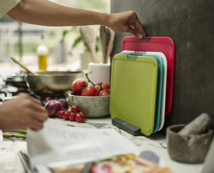 Joseph Joseph Duo 4-piece Chopping Board Set with Storage Stand - Image 4
