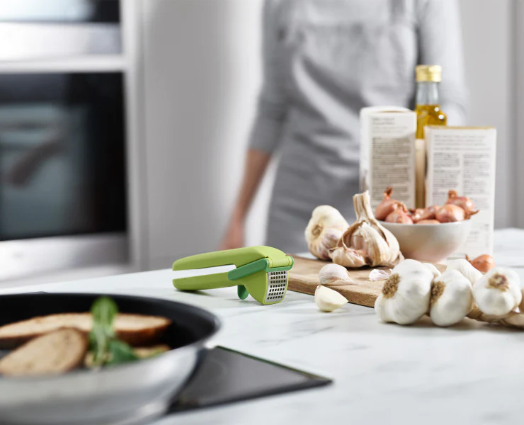 Joseph Joseph Duo Easy-clean Garlic Press - Image 4