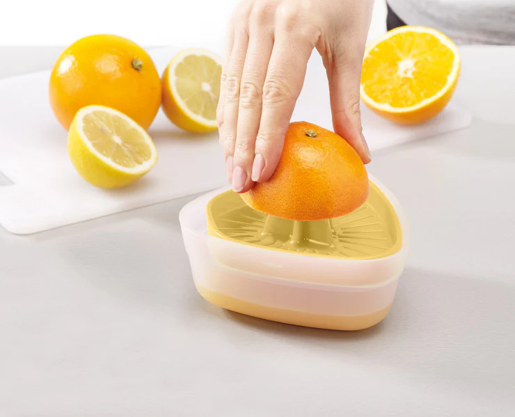 Joseph Joseph Duo Juicer with reversible lid - Image 4