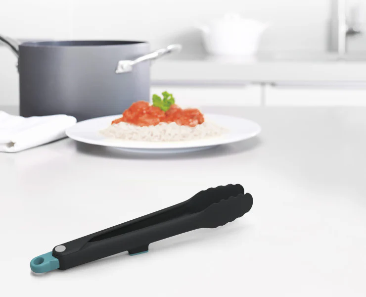 Joseph Joseph Duo Lockable Tongs with integrated tool rest - Image 3