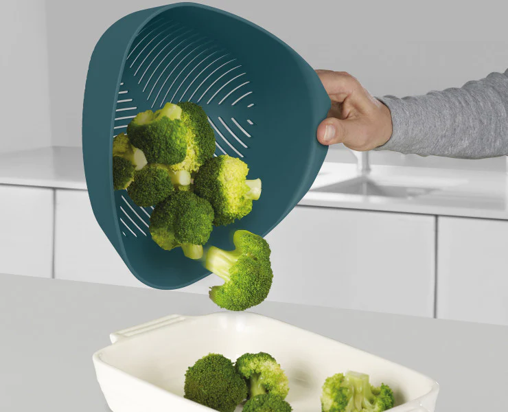 Joseph Joseph Duo Triangular Colander - Image 3