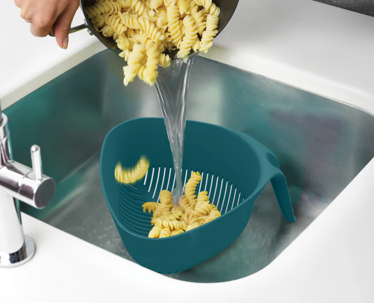 Joseph Joseph Duo Triangular Colander - Image 4