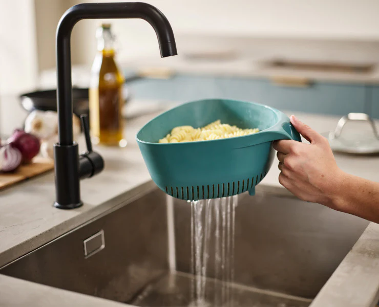 Joseph Joseph Duo Triangular Colander - Image 6