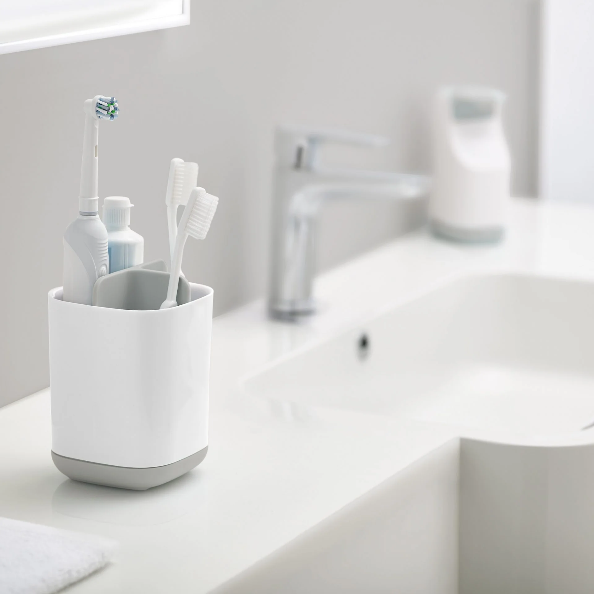 Joseph Joseph Easy store Toothbrush Caddy - Versatile storage for electric/battery toothbrushes, toothpaste tubes, and dental floss - Image 4