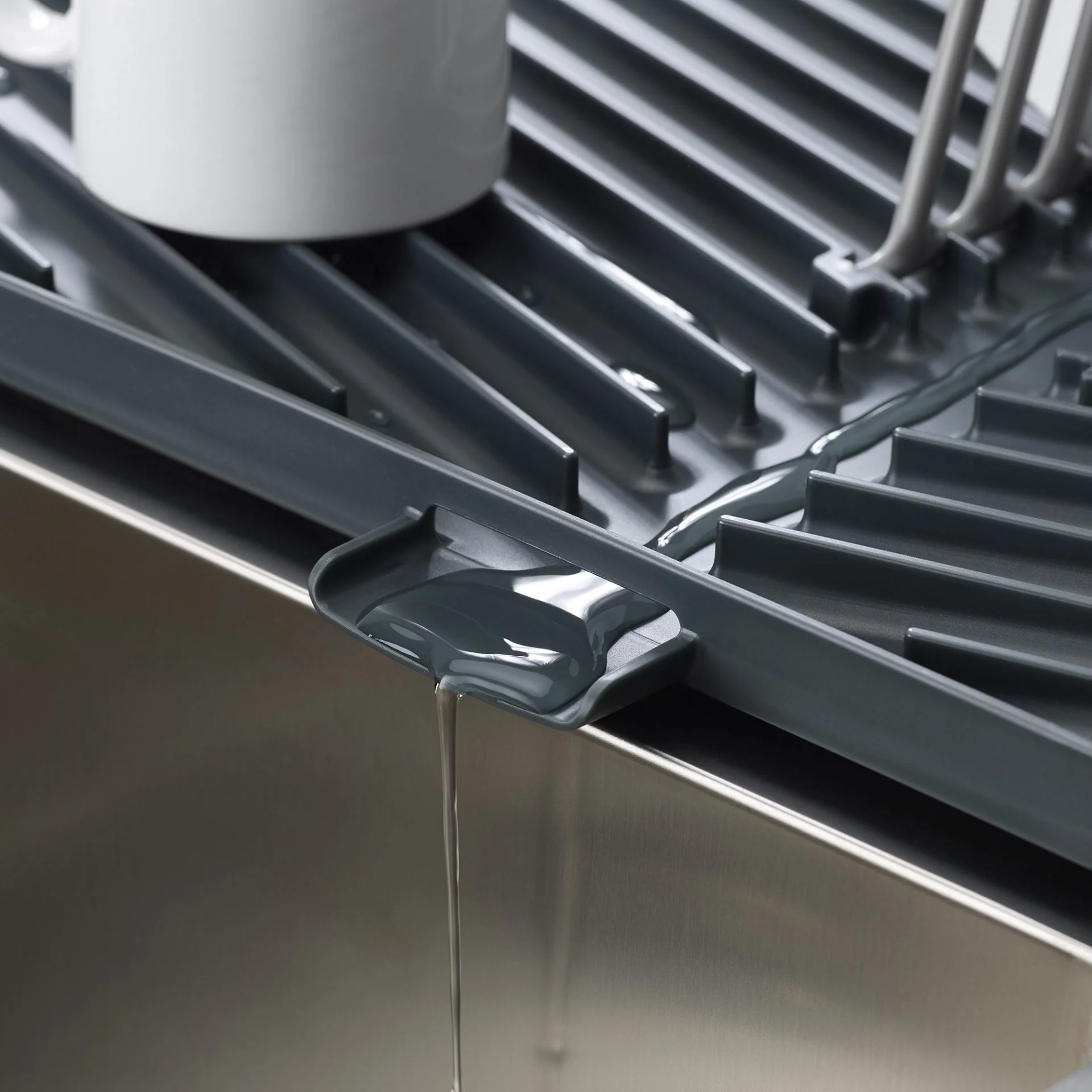Joseph Joseph Flip-Up Drain Board Grey - Image 5