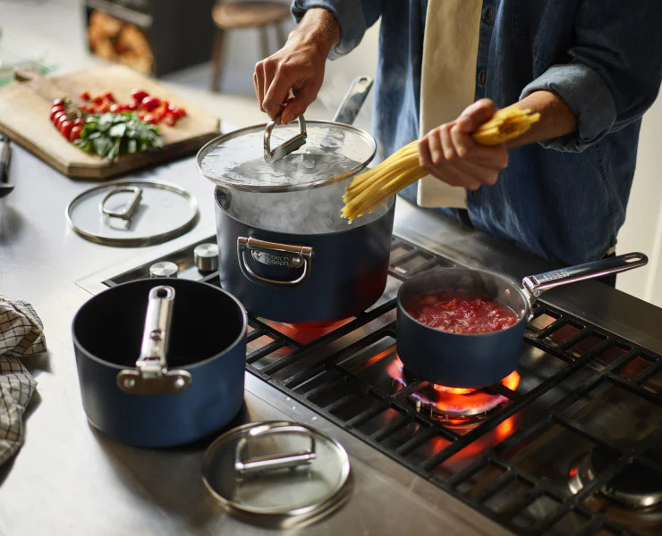 Joseph Joseph Space 23cm/5.4qt Non-Stick Saucepan & Lid - Image 4