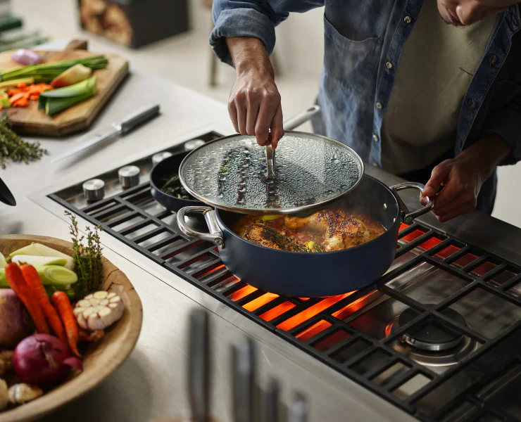 Joseph Joseph Space 28cm/5qt Non-Stick Shallow Casserole & Lid - Image 5