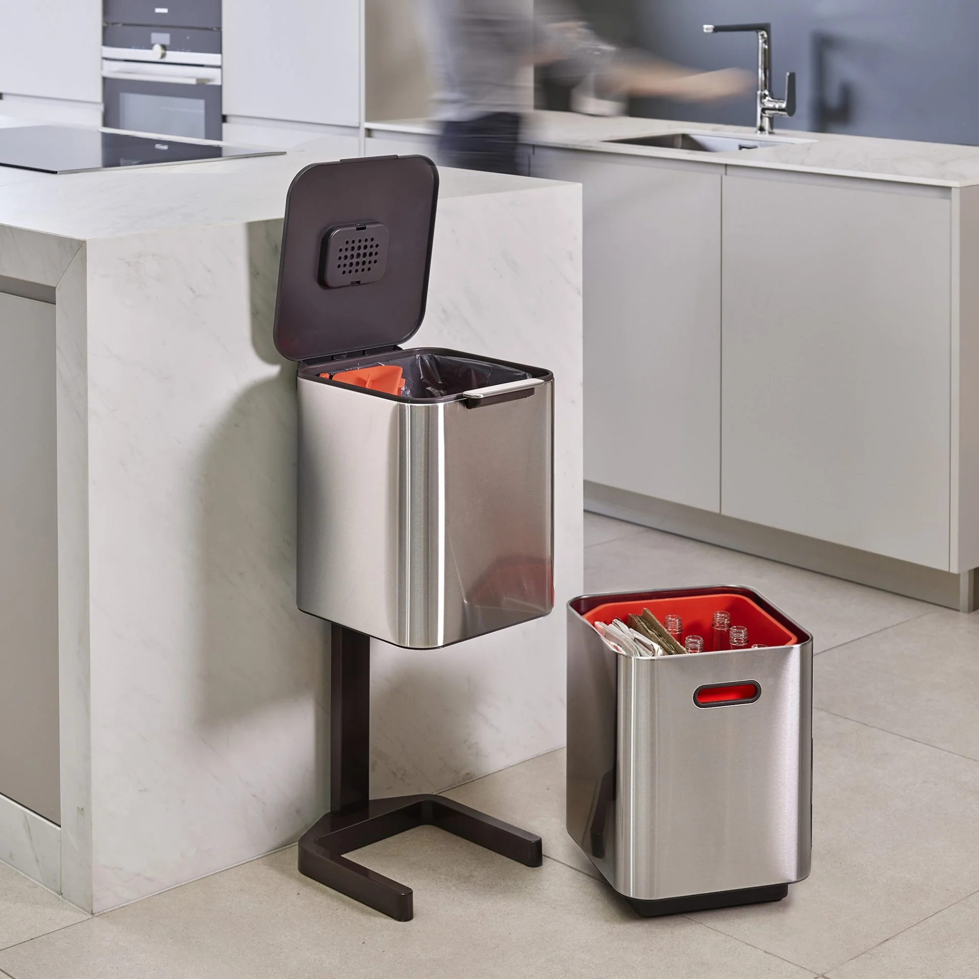 Joseph Joseph Totem Stainless Steel - 40L (2 x 20-litre compartments for separating waste & recycling) - Image 3