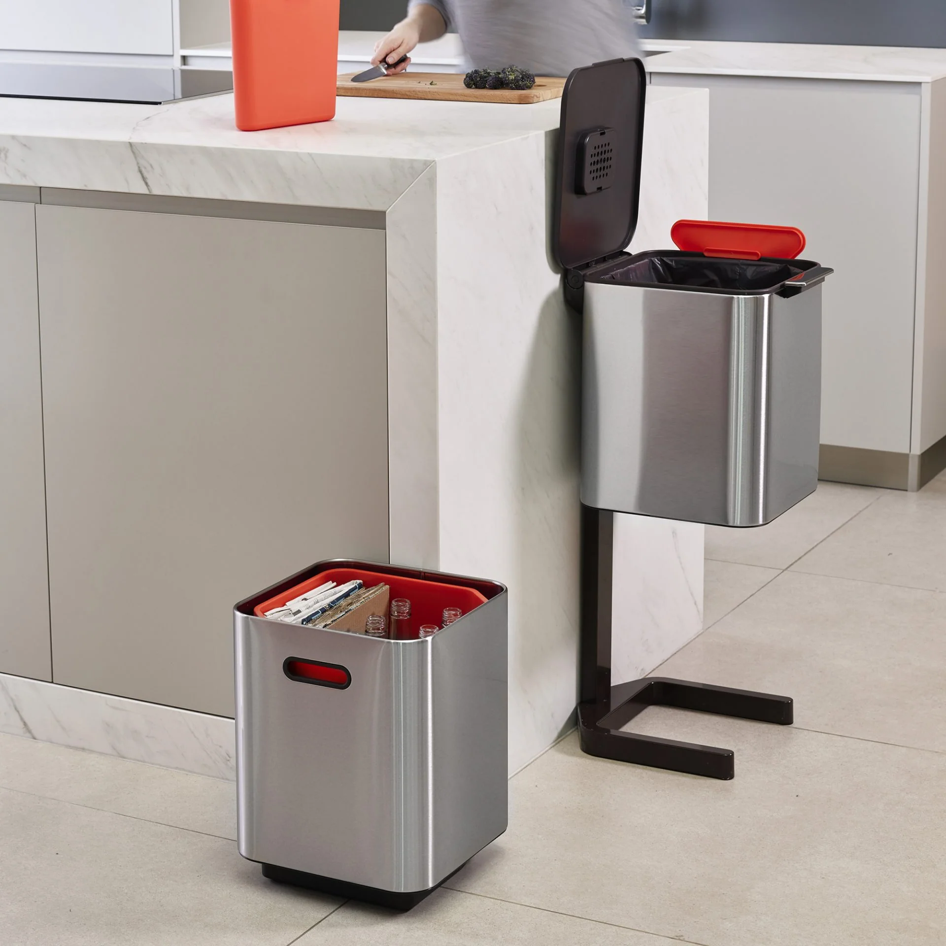 Joseph Joseph Totem Stainless Steel - 40L (2 x 20-litre compartments for separating waste & recycling) - Image 4