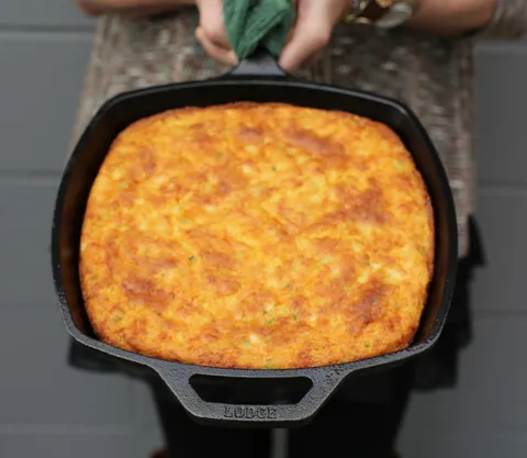 Lodge Square Cast Iron Skillet – 26.7cm × 4.6cm - Image 2