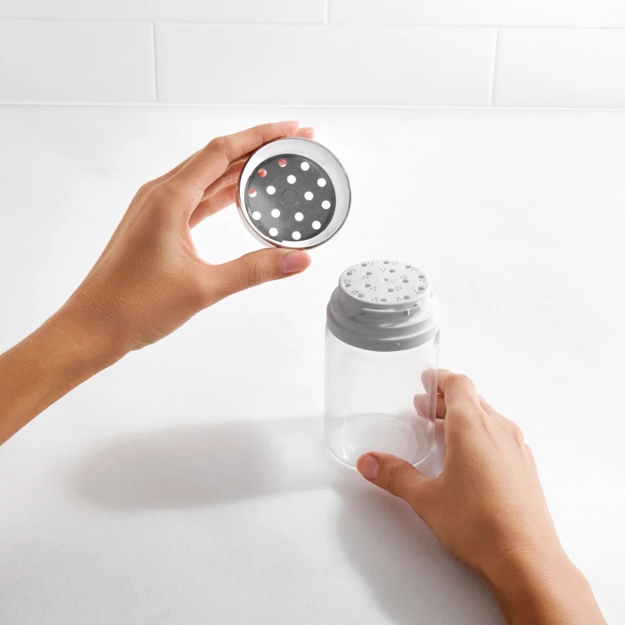 Oxo Adjustable Shaker - Image 3