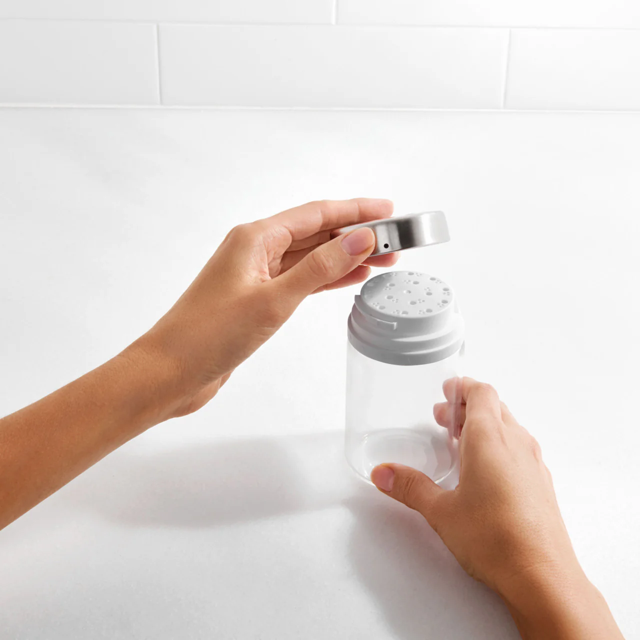 Oxo Adjustable Shaker - Image 4