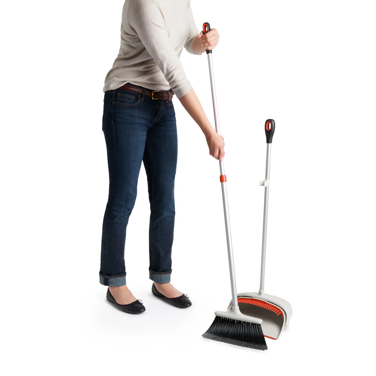 OXO Good Grips Large Sweep Set With Extendable Broom - Image 3