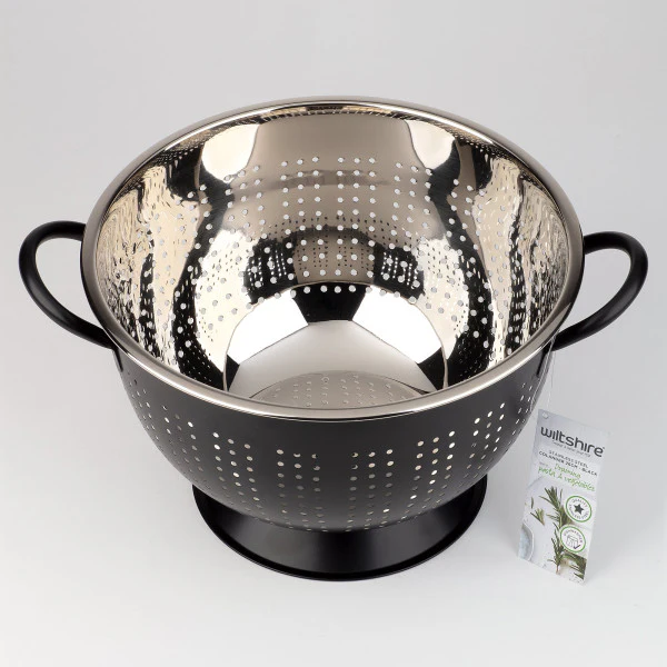 Wiltshire Extra Deep Colander 26cm - Black - Image 4
