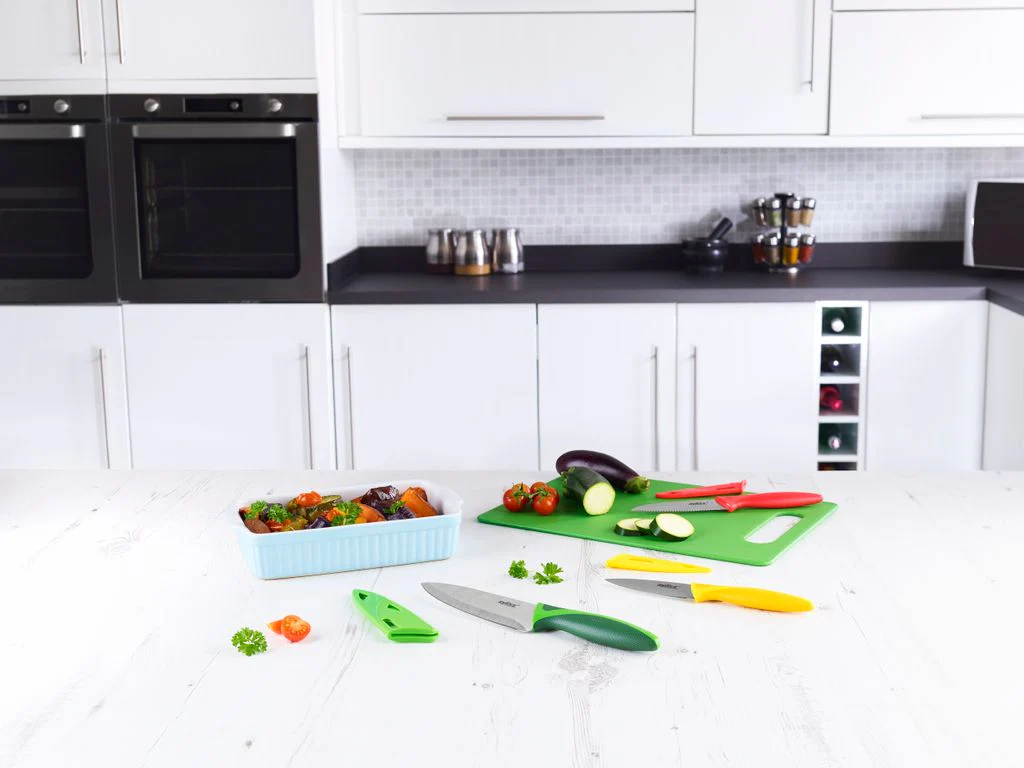 Zyliss Chopping Board & Knife Set - 3 Piece - Image 5