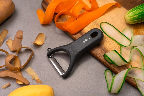Zyliss Swivel Y Peeler - Image 7