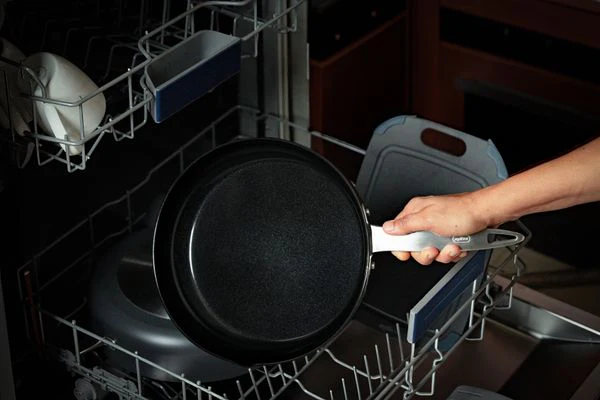Zyliss Ultimate Pro Frypan PFAS Free - 28cm - Image 6