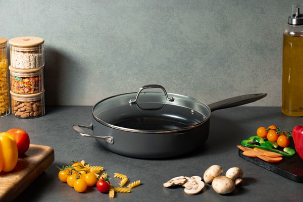 Zyliss Ultimate Pro Saute Pan w/Lid PFAS Free - 28cm - Image 6